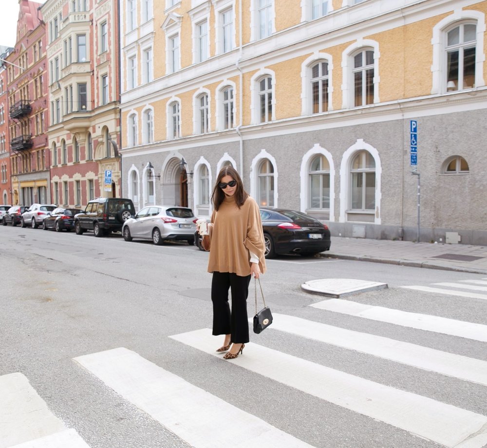 Angelica Aurell Angelicas closet poncho ellos collection klassiskt mode (2).jpg